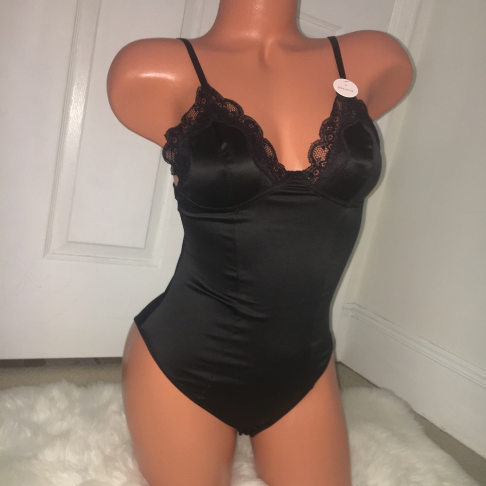 ‼️LAST CHANCE‼️Black satin lace bodysuit